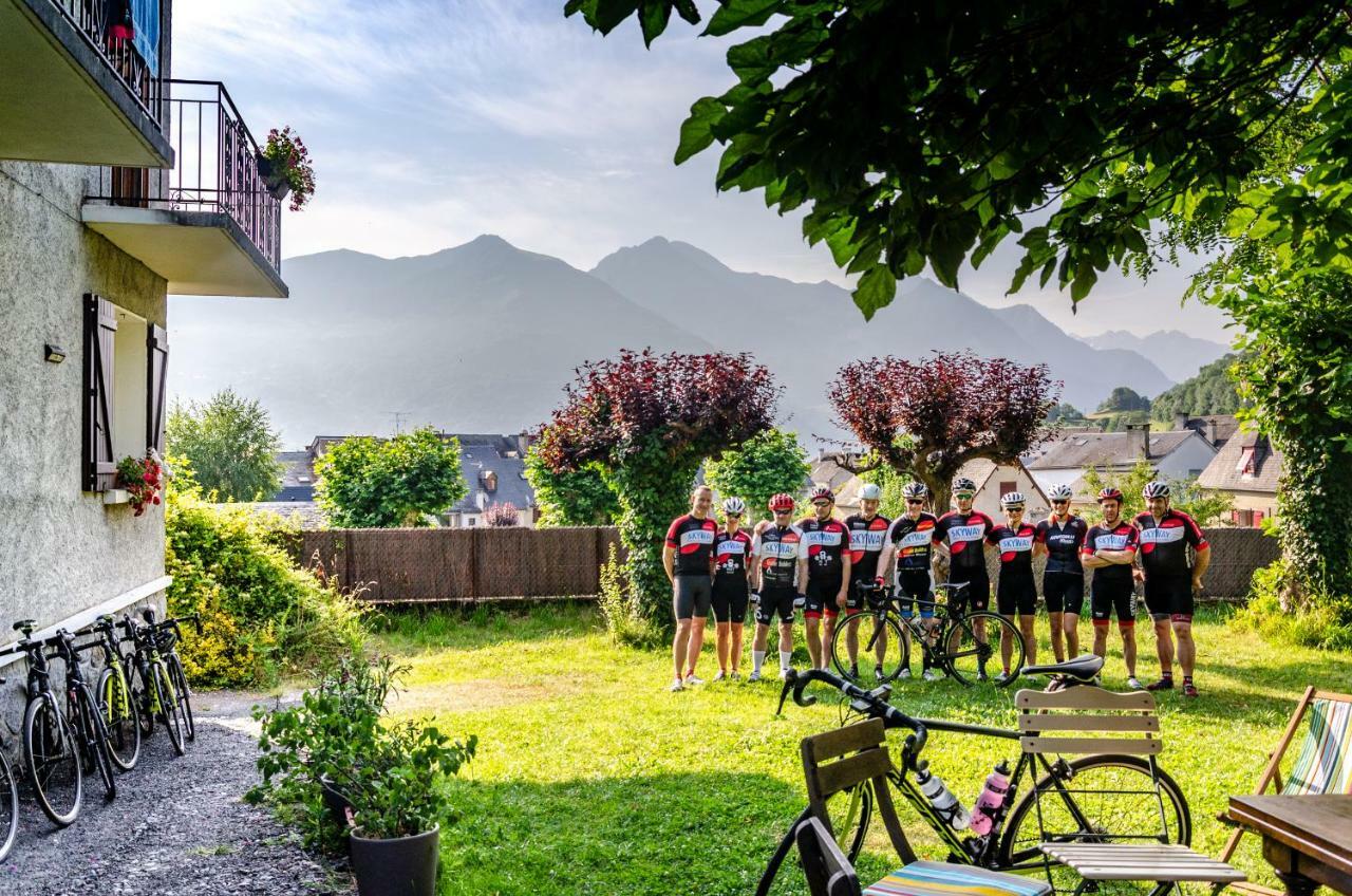 Pyrenees Cycling Lodge Saint-Savin  Exteriör bild