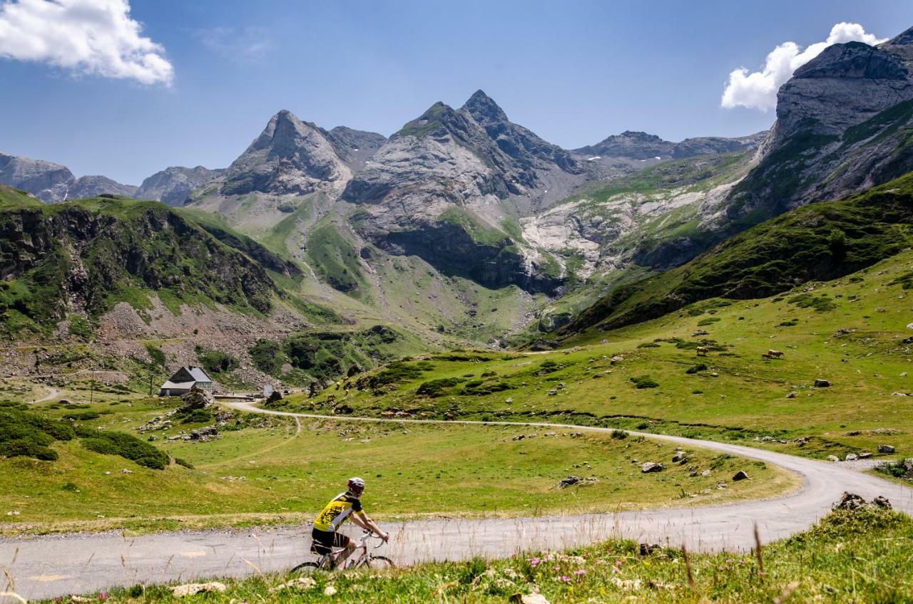 Pyrenees Cycling Lodge Saint-Savin  Exteriör bild